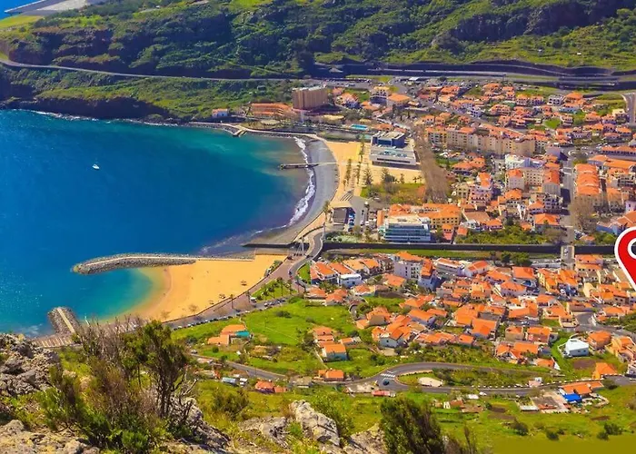 Machico Center W/ Terrace 5 Min Beach